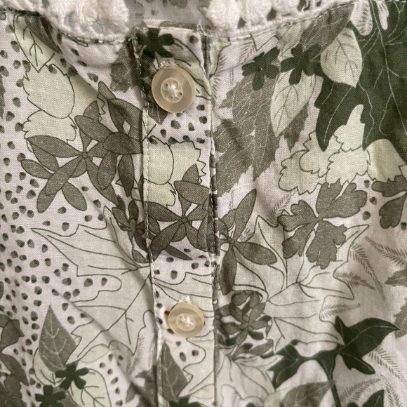 Kate Quinn Floral Button-Up Sleeveless Top - Picture 2 of 5